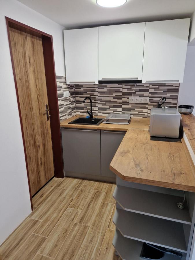 Restaurace U Mateje B&B 斯姆尔克山麓新城 外观 照片